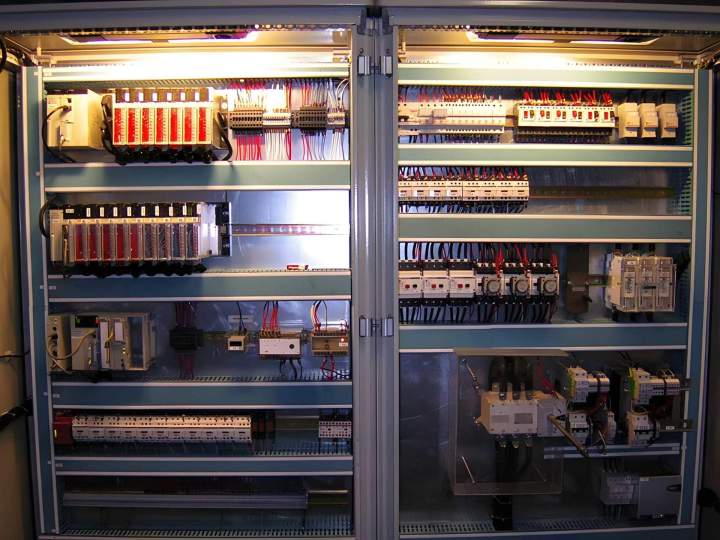 Armoire de commande électrique industrielle L'Orne