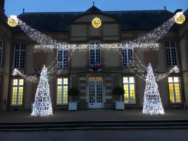 Installation éclairage décoratif pour noël L'Orne