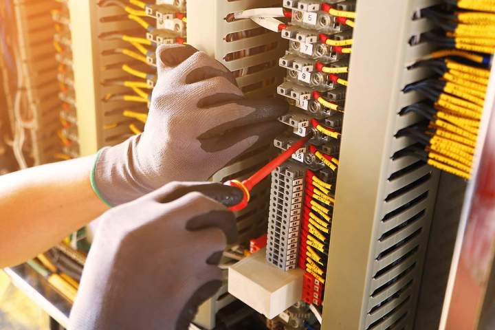 Installation de systèmes électriques en haute et basse tension